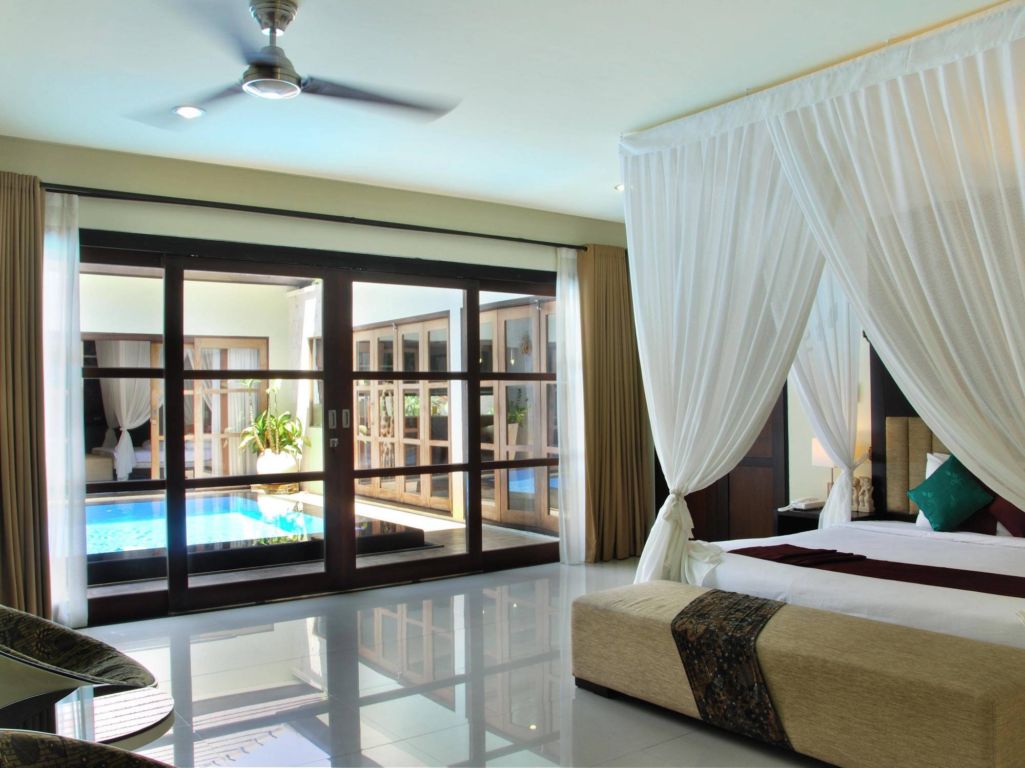 M Two Villas Seminyak Buitenkant foto