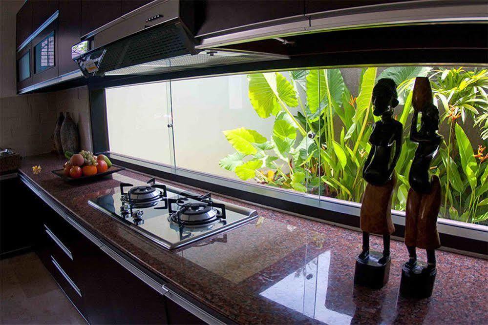 M Two Villas Seminyak Buitenkant foto