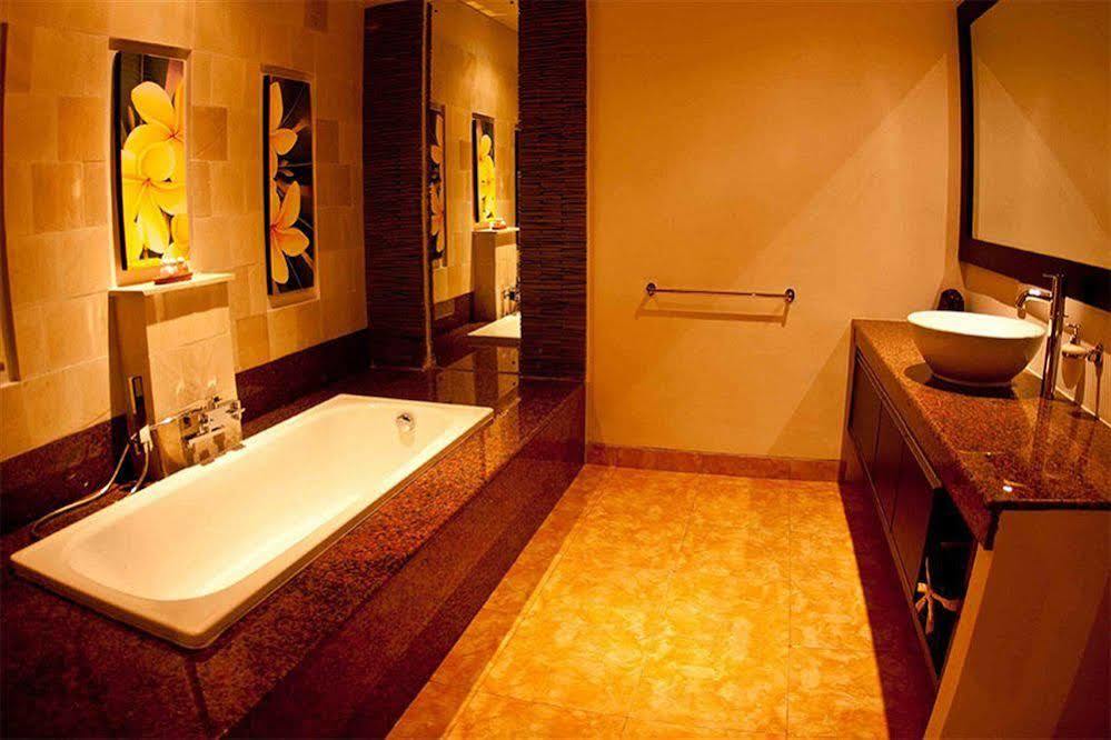 M Two Villas Seminyak Buitenkant foto