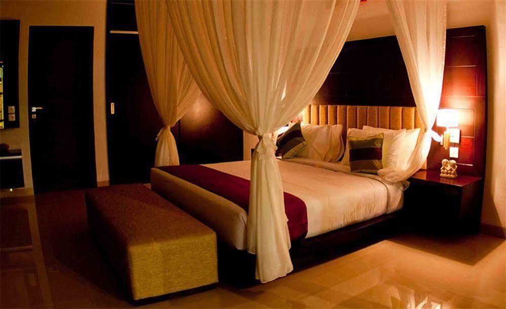 M Two Villas Seminyak Buitenkant foto