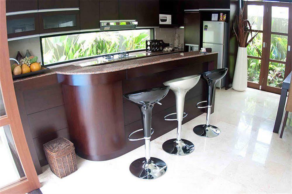 M Two Villas Seminyak Buitenkant foto