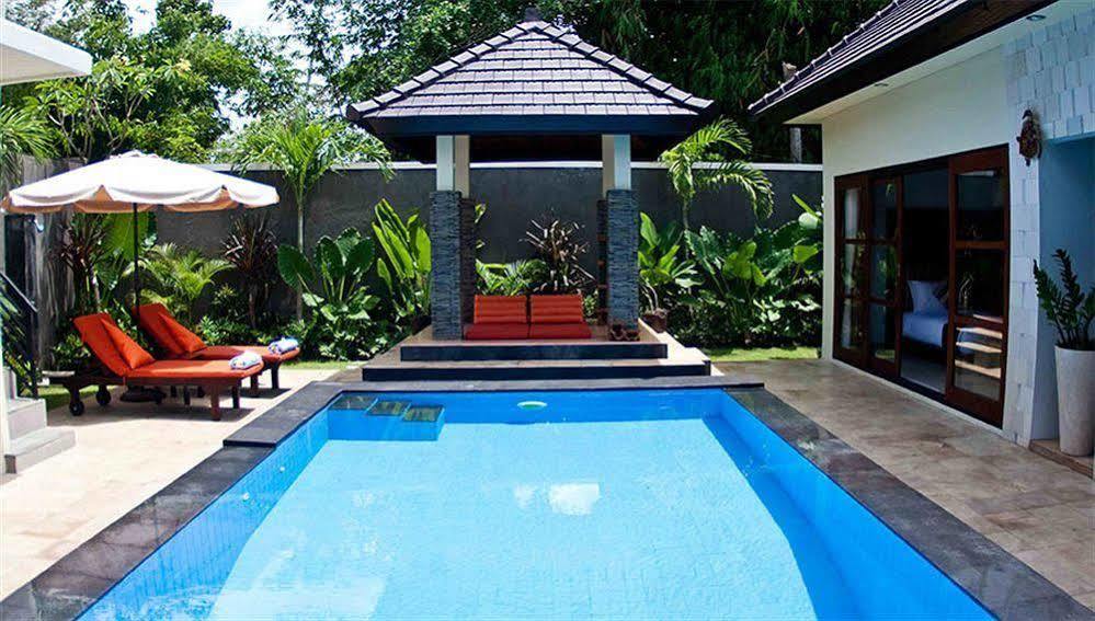 M Two Villas Seminyak Buitenkant foto