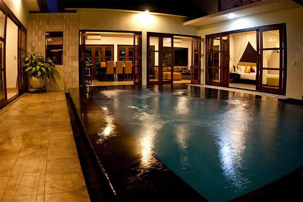 M Two Villas Seminyak Buitenkant foto