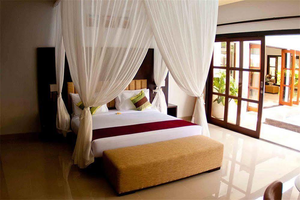 M Two Villas Seminyak Buitenkant foto