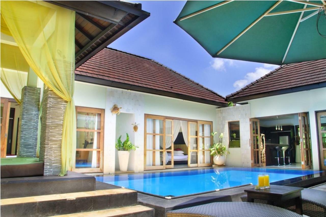 M Two Villas Seminyak Buitenkant foto