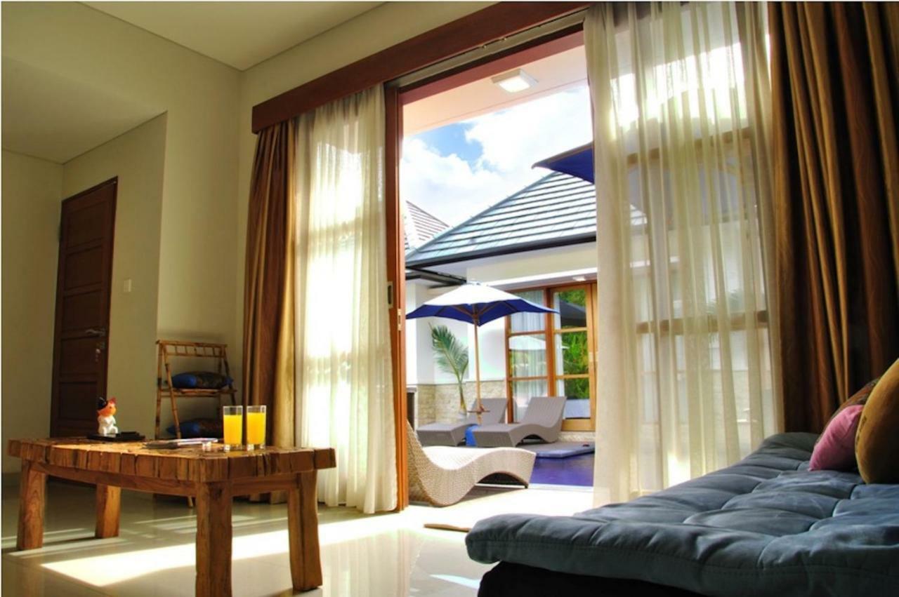 M Two Villas Seminyak Buitenkant foto